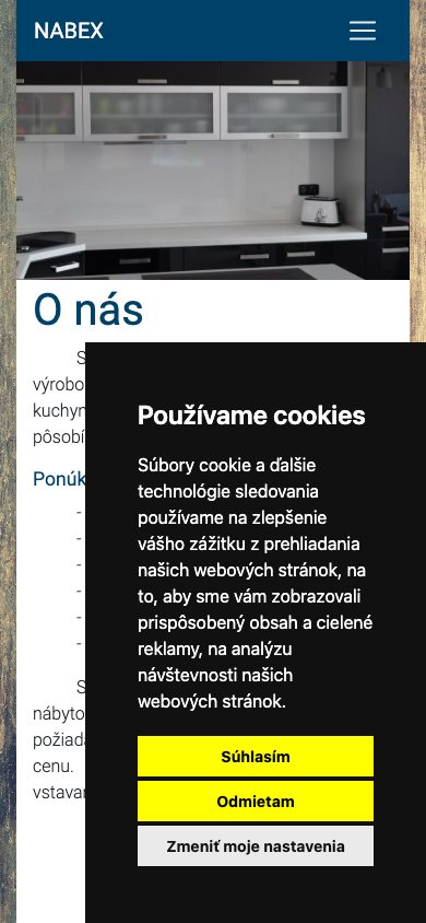 Dnešný web na mobile pri prvej návšteve: tmavá lišta o cookies zakrýva polovicu obrazovky